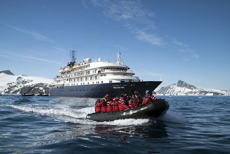 AQ1217PL05_island_sky-exterior-with-zodiac.jpg [&copy; Last Frontiers Ltd]