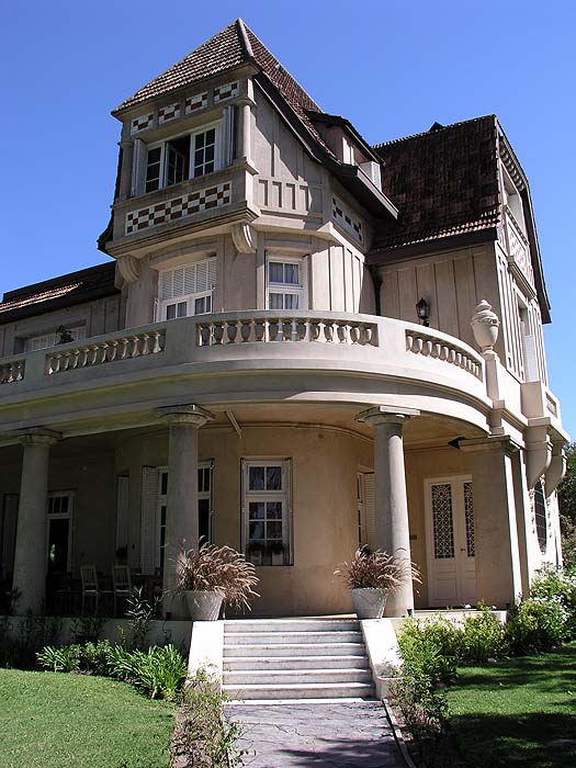 AR0306RB143_villa_julia.jpg [&copy; Last Frontiers Ltd]