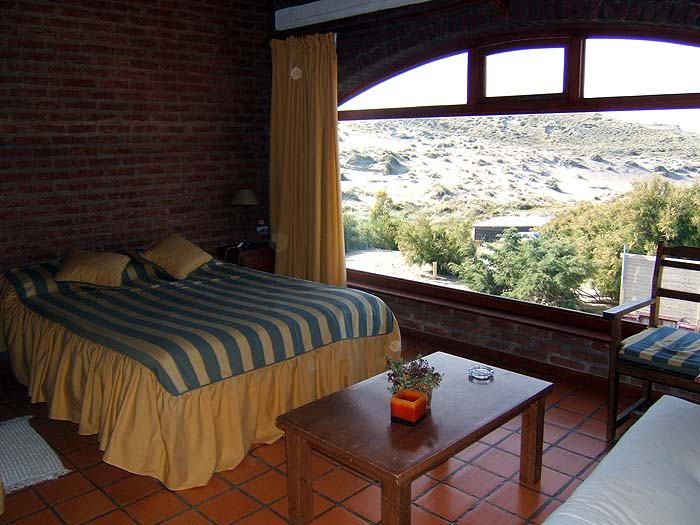 AR1106JF289_paradise_inn.jpg [&copy; Last Frontiers Ltd]