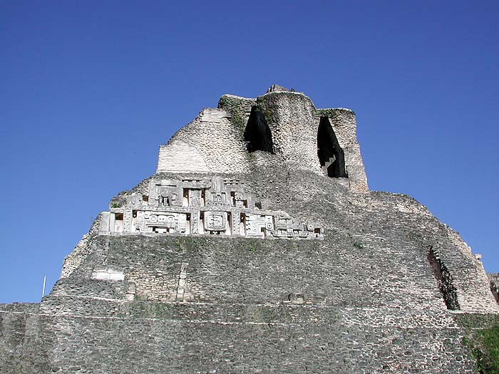BZ1002RH015_xunantunich.jpg [&copy; Last Frontiers Ltd]