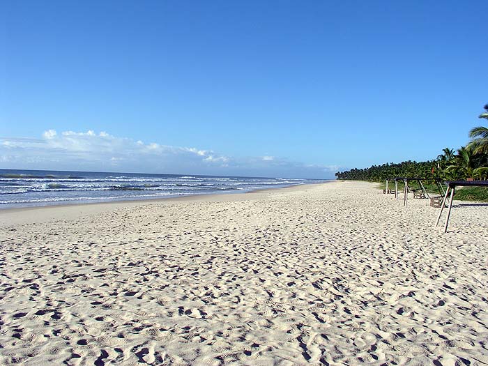 BR0406SM292_txai_resort_beach.jpg [&copy; Last Frontiers Ltd]