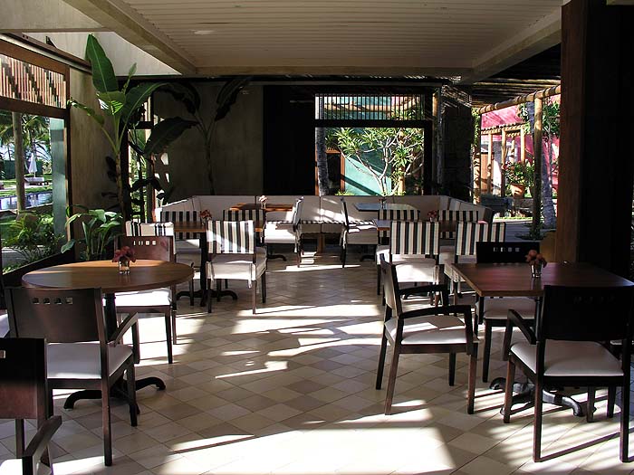 BR0406SM298_txai_resort_main_restaurant.jpg [&copy; Last Frontiers Ltd]