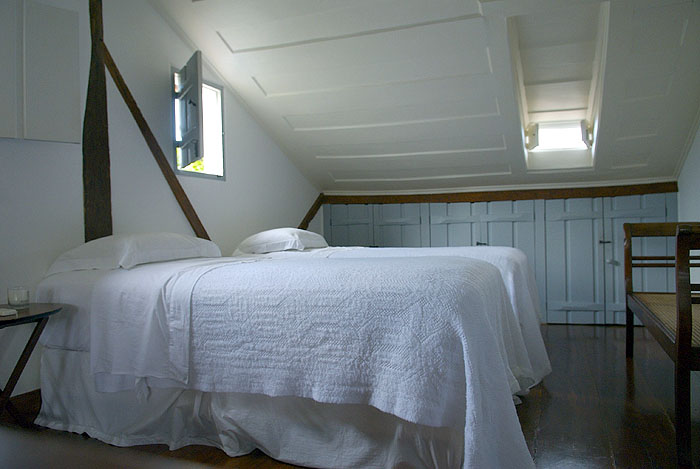 BR06BB_casa-parati-simon42-bedroom4.jpg [&copy; Last Frontiers Ltd]