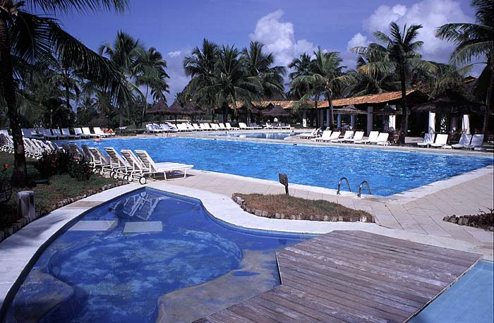BR0900SH_Praia_forte_pool.jpg [&copy; Last Frontiers Ltd]