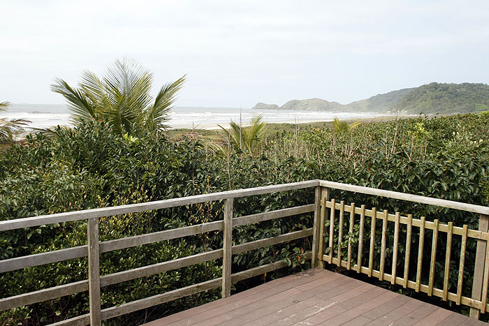 BR0910EM316_grajagan-surf-resort.jpg [&copy; Last Frontiers Ltd]