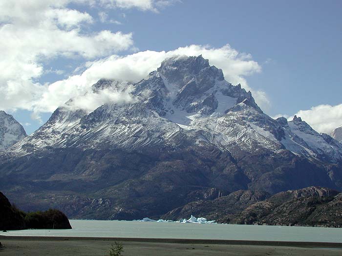 CH0302SM0804_Grey_Glacier.jpg [&copy; Last Frontiers Ltd]