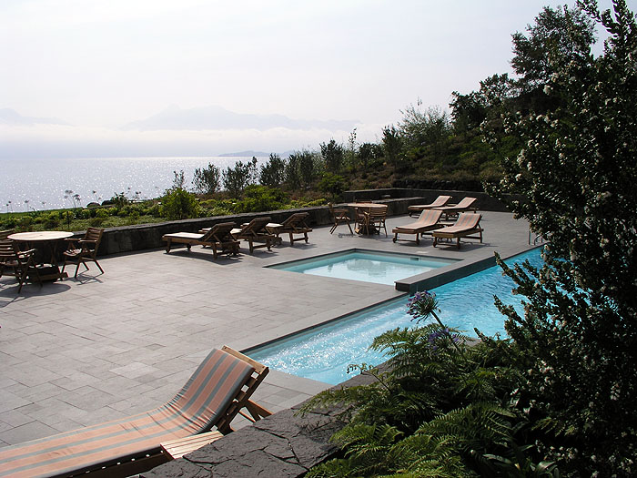 CH0304EP326_villarica_park_lake.jpg [&copy; Last Frontiers Ltd]