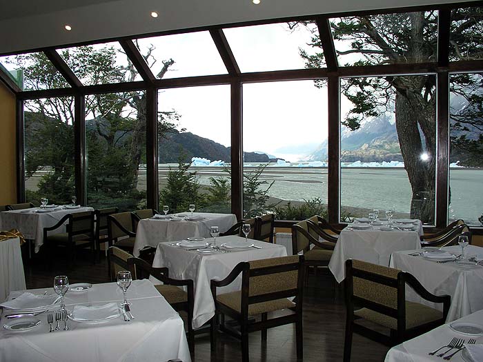 CH1104EM262_hosteria_lago_grey.jpg [&copy; Last Frontiers Ltd]
