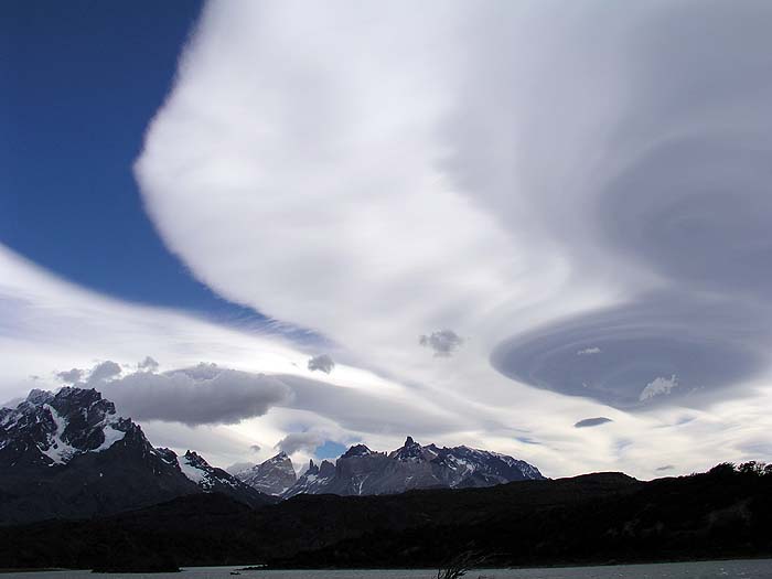 CH1104EM269_views_from_lago_grey.jpg [&copy; Last Frontiers Ltd]
