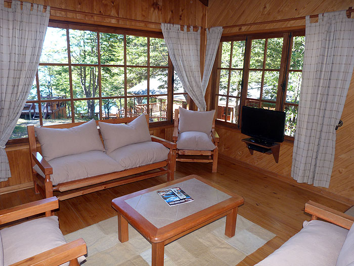 CL0214EP0217_green-baker-lodge.jpg [&copy; Last Frontiers Ltd]