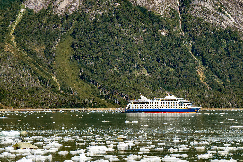 CL0319HG301_australis-pia-glacier.jpg [&copy; Last Frontiers Ltd]