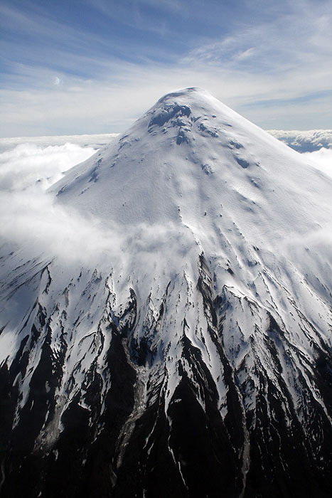 CL0909EM045_volcano-osorno.jpg [&copy; Last Frontiers Ltd]