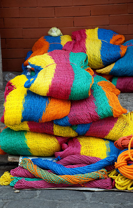 SV0211SP13_colourful-market-scene.jpg [&copy; Last Frontiers Ltd]