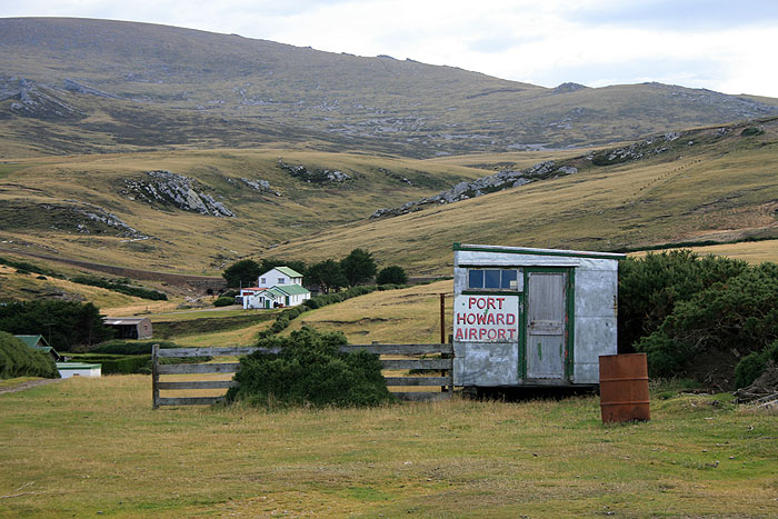 FK0310LD0483_port-howard-airstrip.jpg [&copy; Last Frontiers Ltd]