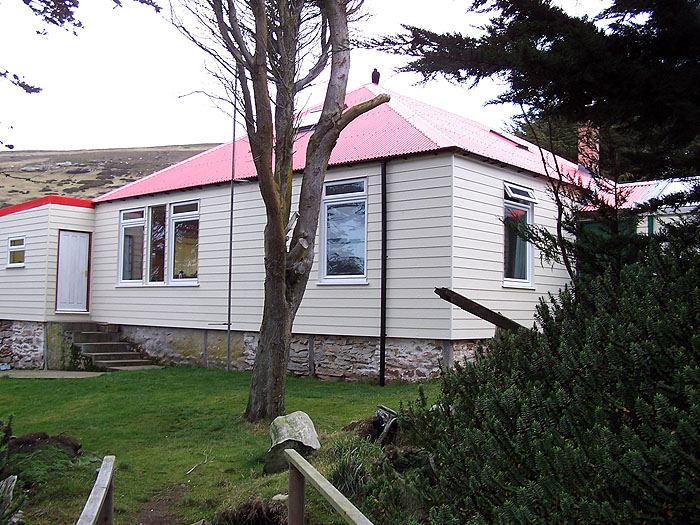 FK10FITB_Carcass-Island-farmhouse_Jake-Downing.jpg [&copy; Last Frontiers Ltd]