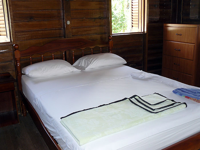 GY0408RB029_arrowpoint_lodge.jpg [&copy; Last Frontiers Ltd]