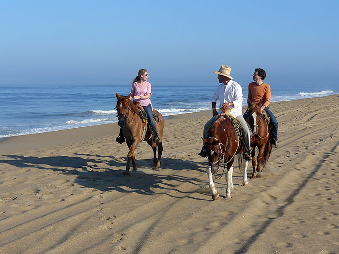 MX0507SM694_riding_hotelito_desconocido.jpg [&copy; Last Frontiers Ltd]