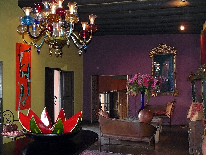 MX0910JF136_hotel-california.jpg [&copy; Last Frontiers Ltd]