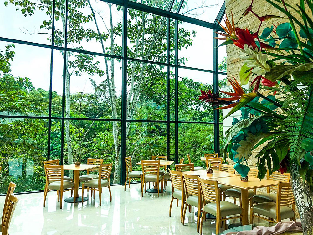 005PA2005SR_summit-resort-interior.jpg [&copy; Last Frontiers Ltd]