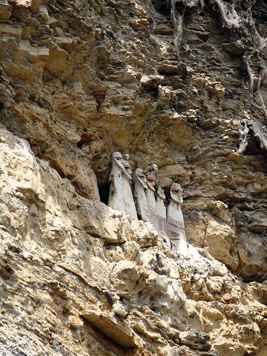 PE0910AB464_karajia.jpg [&copy; Last Frontiers Ltd]