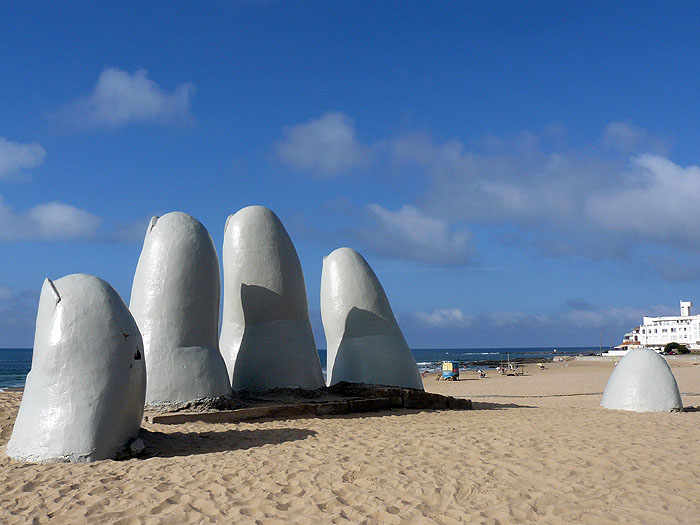 UR0309RB255_punta-del-este.jpg [&copy; Last Frontiers Ltd]