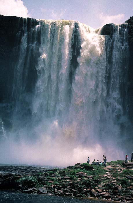 VE0892EP_salto_aponguao.jpg [&copy; Last Frontiers Ltd]